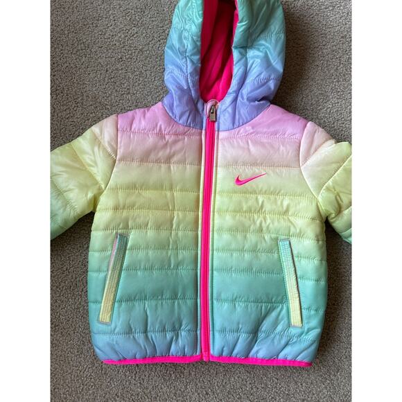 NWT Nike Rainbow Ombre Essential Hooded Winter Puffer Jacket 26G461-W6U Girls 2T - Picture 3 of 9